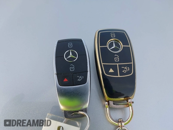 2019 Mercedes-Benz C 300 with VIN 55SWF8EB7KU300557, listed as a IAAI auction lot 41405666 with 72,238 mi miles and . Bid and sale history available at carsss.com. Image 11.