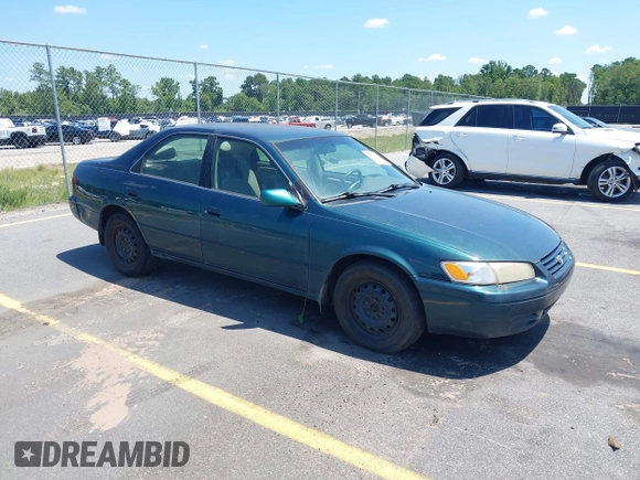 1998 Toyota Camry LE z VIN 4T1BF22K1WU927328, wystawiony jako IAAI lot #42534974 z przebiegiem 74 368 mil mil oraz . Historia ofert i sprzedaży dostępna na DreamBid. Obrazek 1.