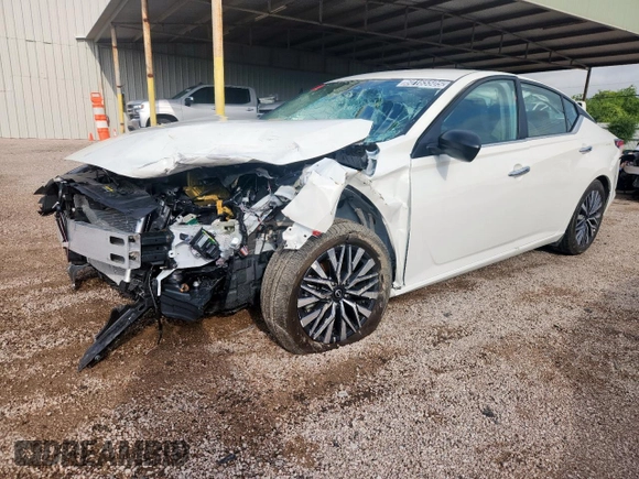 2025 Nissan Altima SV z VIN 1N4BL4DV6SN372211, wystawiony jako Copart lot #60165505 z przebiegiem 5 908 mil mil oraz Czysty tytuł • Clean title. Historia ofert i sprzedaży dostępna na DreamBid. Obrazek 1.