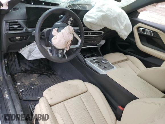 2023 BMW 2 Series 230i xDrive z VIN 3MW33CM02P8D50632, wystawiony jako Copart lot #52751724 z przebiegiem Nie podano mil oraz Szkoda całkowita • Salvage title. Historia ofert i sprzedaży dostępna na DreamBid. Obrazek 8.