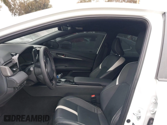 2025 Toyota Camry LE z VIN 4T1DAACK8SU029853, wystawiony jako IAAI lot #41813312 z przebiegiem 25 522 mil mil oraz . Historia ofert i sprzedaży dostępna na DreamBid. Obrazek 20.