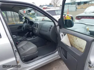 2005 Ford Escape Hybrid with VIN 1FMCU95H05KC95225, listed as a IAAI auction lot 41798610 with 216,659 mi miles. Bid and sale history available at carsss.com. Image 5.