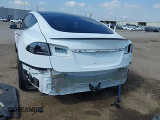 2016 Tesla Model S 70 z VIN 5YJSA1E11GF159425, wystawiony jako IAAI lot #42377639 z przebiegiem 79 767 mil mil oraz . Historia ofert i sprzedaży dostępna na DreamBid. Obrazek 6.