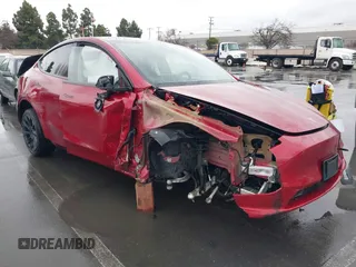2024 Tesla Model Y Long Range z VIN 7SAYGAEE5RF018746, wystawiony jako IAAI lot #41732508 z przebiegiem 21 917 mil mil oraz . Historia ofert i sprzedaży dostępna na DreamBid. Obrazek 1.