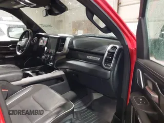 2021 Ram 1500 Laramie z VIN 1C6SRFJT2MN729787, wystawiony jako IAAI lot #42264245 z przebiegiem 81 625 mil mil oraz . Historia ofert i sprzedaży dostępna na DreamBid. Obrazek 5.