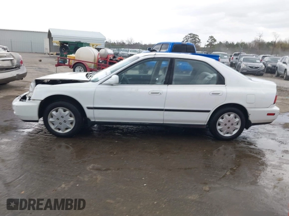 1996 Honda Accord LX with VIN 1HGCD5633TA266516, listed as a IAAI auction lot 41839684 with 162,523 mi miles and . Bid and sale history available at carsss.com. Image 13.
