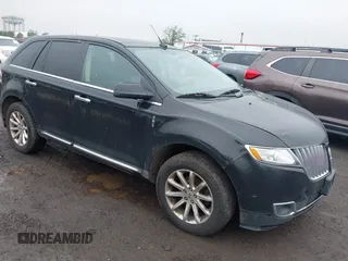 2011 Lincoln MKX z VIN 2LMDJ8JK5BBJ33898, wystawiony jako IAAI lot #42273243 z przebiegiem 199 864 mil mil oraz . Historia ofert i sprzedaży dostępna na DreamBid. Obrazek 1.