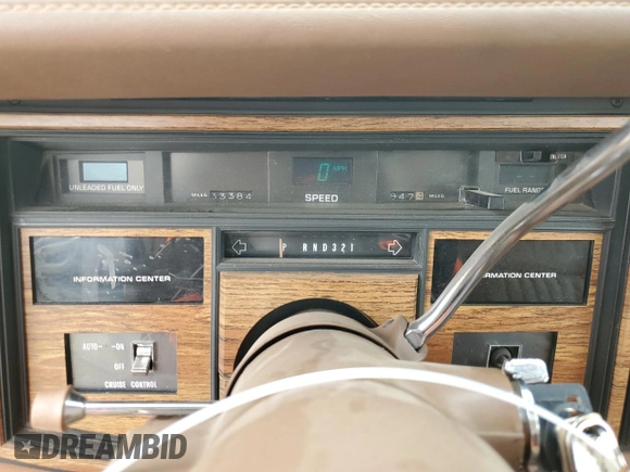 1984 Cadillac Eldorado z VIN 1G6AL5782EE603047, wystawiony jako Copart lot #76777394 z przebiegiem 33 384 mil mil oraz Czysty tytuł • Clean title. Historia ofert i sprzedaży dostępna na DreamBid. Obrazek 9.