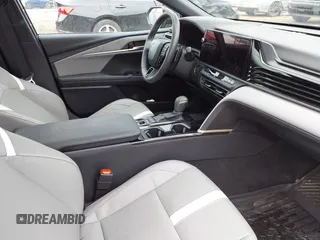 2025 Toyota Camry LE z VIN 4T1DAACK0SU057646, wystawiony jako IAAI lot #42147253 z przebiegiem 6 675 mil mil oraz . Historia ofert i sprzedaży dostępna na DreamBid. Obrazek 5.