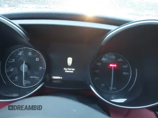 2017 Alfa Romeo Giulia Ti z VIN ZARFAECN2H7539370, wystawiony jako IAAI lot #41762612 z przebiegiem 100 629 mil mil oraz . Historia ofert i sprzedaży dostępna na DreamBid. Obrazek 7.