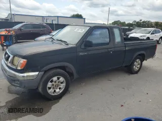 1998 Nissan Frontier XE z VIN 1N6DD26S3WC335610, wystawiony jako Copart lot #59061785 z przebiegiem 158 550 mil mil oraz Czysty tytuł • Clean title. Historia ofert i sprzedaży dostępna na DreamBid. Obrazek 1.