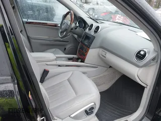 2006 Mercedes-Benz M 500 z VIN 4JGBB75E66A008750, wystawiony jako IAAI lot #41504217 z przebiegiem 96 375 mil mil oraz . Historia ofert i sprzedaży dostępna na DreamBid. Obrazek 5.