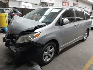 2018 Toyota Sienna LE Auto Access Seat with VIN 5TDKZ3DC3JS913564, listed as a IAAI auction lot 41657326 with 107,166 mi miles and . Bid and sale history available at DreamBid. Image 17.