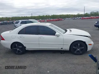 2003 Mercedes-Benz C 240 z VIN WDBRF81J63F366329, wystawiony jako IAAI lot #42085870 z przebiegiem 106 797 mil mil oraz . Historia ofert i sprzedaży dostępna na DreamBid. Obrazek 13.