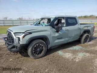 2022 Toyota Tundra 4WD SR5 with VIN 5TFLA5DB0NX037602, listed as a Copart auction lot 45083185 with 35,299 mi miles and Salvage Title. Bid and sale history available at carsss.com. Image 1.
