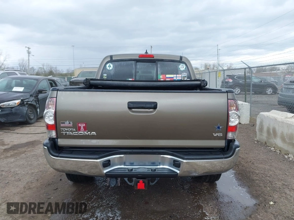 2015 Toyota Tacoma with VIN 3TMLU4EN8FM198605, listed as a IAAI auction lot 42039238 with 132,109 mi miles and . Bid and sale history available at DreamBid. Image 16.