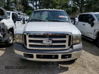 2006 Ford F-350 XL z VIN 1FDWW36P36ED25201, wystawiony jako Copart lot #65108995 z przebiegiem 226 872 mil mil oraz Czysty tytuł • Clean title. Historia ofert i sprzedaży dostępna na DreamBid. Obrazek 5.