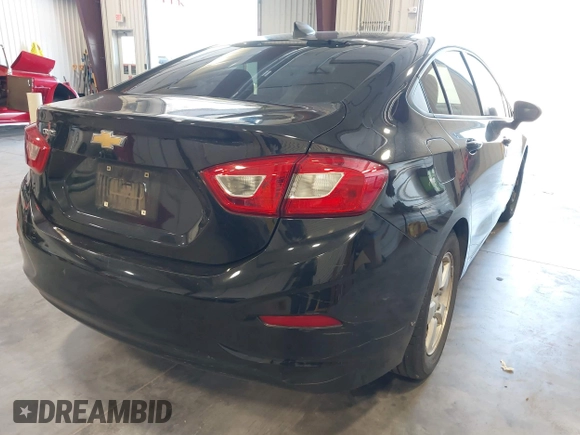 2017 Chevrolet Cruze LS z VIN 1G1BC5SM4H7270275, wystawiony jako IAAI lot #42484111 z przebiegiem 90 589 mil mil oraz . Historia ofert i sprzedaży dostępna na DreamBid. Obrazek 4.