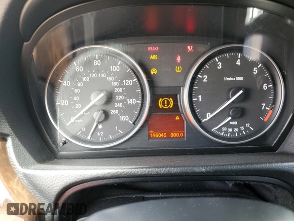 2009 BMW 3 Series 328i z VIN WBAPH57569NM34006, wystawiony jako Copart lot #56855315 z przebiegiem 146 045 mil mil oraz Czysty tytuł • Clean title. Historia ofert i sprzedaży dostępna na DreamBid. Obrazek 9.