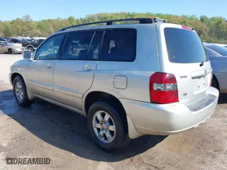 2005 Toyota Highlander with VIN JTEDP21A350050118, listed as a IAAI auction lot 41997508 with 173,675 mi miles. Bid and sale history available at carsss.com. Image 3.