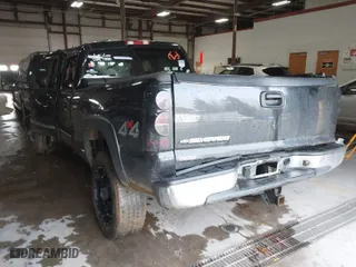 2006 Chevrolet Silverado 2500HD LT1 with VIN 1GCHK23DX6F210487, listed as a IAAI auction lot 40915744 with 1 mi miles. Bid and sale history available at carsss.com. Image 3.