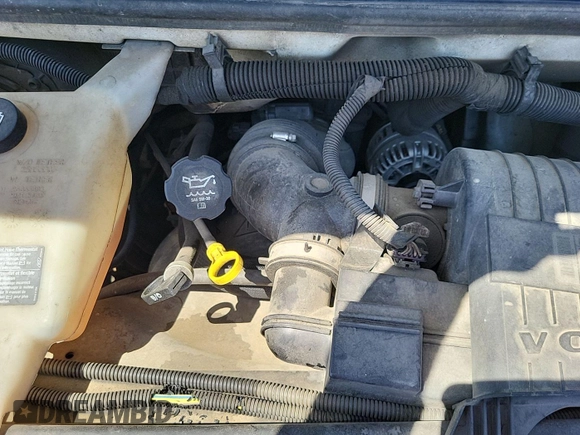 2012 GMC Savana Cargo with VIN 1GTW7FCA1C1189365, listed as a IAAI auction lot 42185688 with 449,875 mi miles. Bid and sale history available at carsss.com. Image 1.