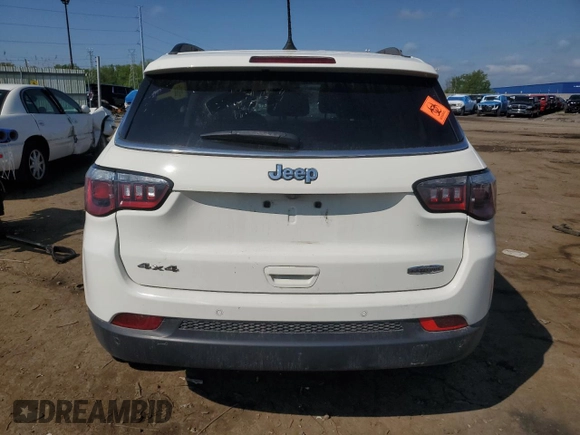 2018 Jeep Compass Latitude z VIN 3C4NJDBB7JT333535, wystawiony jako Copart lot #57238105 z przebiegiem 52 272 mil mil oraz Szkoda całkowita • Salvage title. Historia ofert i sprzedaży dostępna na DreamBid. Obrazek 6.