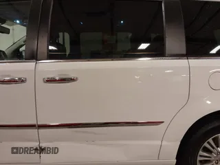 2016 Chrysler Town & Country Touring-L with VIN 2C4RC1CG3GR284527, listed as a IAAI auction lot 41898213 with 198,148 mi miles. Bid and sale history available at carsss.com. Image 21.