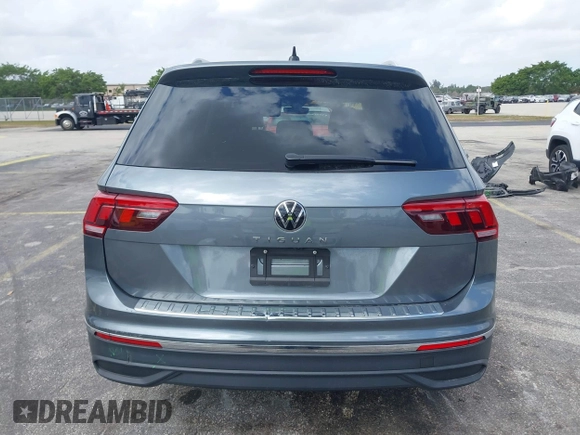 2024 Volkswagen Tiguan Wolfsburg Edition z VIN 3VV6B7AX3RM228613, wystawiony jako IAAI lot #41904996 z przebiegiem 3 129 mil mil oraz . Historia ofert i sprzedaży dostępna na DreamBid. Obrazek 17.