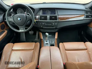 2014 BMW X6 xDrive35i z VIN 5UXFG2C57E0K41455, wystawiony jako Copart lot #58616315 z przebiegiem 162 232 mil mil oraz Tytuł czysty. Historia ofert i sprzedaży dostępna na DreamBid. Obrazek 9.
