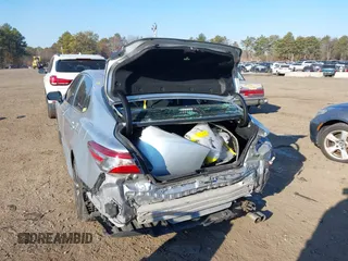 2018 Toyota Camry LE z VIN 4T1B11HK4JU616470, wystawiony jako IAAI lot #41352888 z przebiegiem 102 109 mil mil oraz . Historia ofert i sprzedaży dostępna na DreamBid. Obrazek 16.