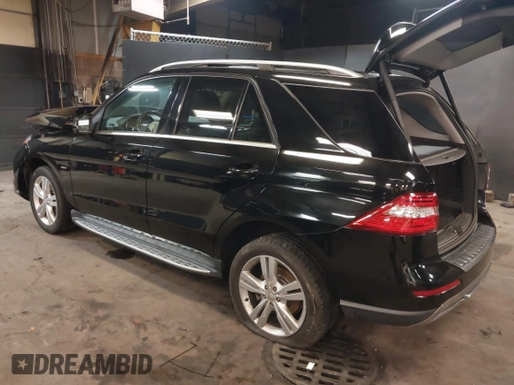 2012 Mercedes-Benz M ML 350 with VIN 4JGDA5HB7CA026607, listed as a IAAI auction lot 41687785 with 89,161 mi miles. Bid and sale history available at carsss.com. Image 3.