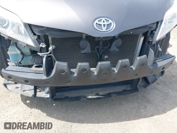 2013 Toyota Sienna XLE with VIN 5TDDK3DC0DS053480, listed as a IAAI auction lot 42207803 with Not Provided miles and . Bid and sale history available at DreamBid. Image 6.