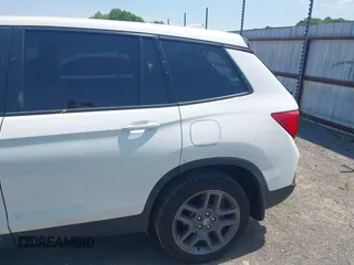 2023 Honda Passport EX-L z VIN 5FNYF8H57PB006499, wystawiony jako IAAI lot #42036371 z przebiegiem 51 404 mil mil oraz . Historia ofert i sprzedaży dostępna na DreamBid. Obrazek 19.