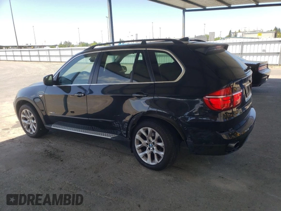 2013 BMW X5 xDrive35i z VIN 5UXZV4C56D0E11871, wystawiony jako Copart lot #58247665 z przebiegiem 136 874 mil mil oraz Szkoda całkowita • Salvage title. Historia ofert i sprzedaży dostępna na DreamBid. Obrazek 2.