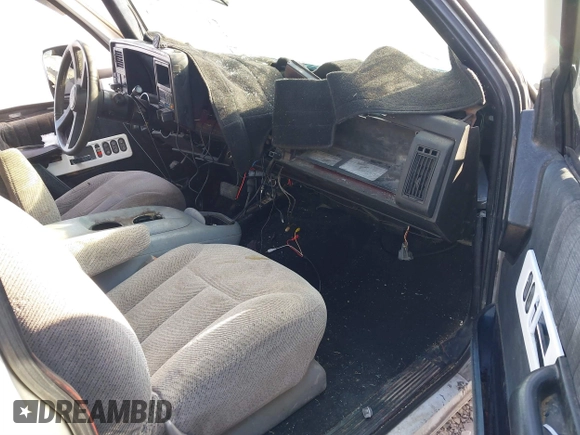 1993 GMC Sierra 1500 z VIN 2GTEK19K1P1564491, wystawiony jako IAAI lot #41347909 z przebiegiem 342 325 mil mil oraz . Historia ofert i sprzedaży dostępna na DreamBid. Obrazek 5.