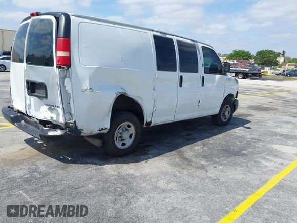 2007 Chevrolet Express Cargo Van with VIN 1GCGG25V171126172, listed as a IAAI auction lot 42096559 with 284,797 mi miles. Bid and sale history available at carsss.com. Image 4.