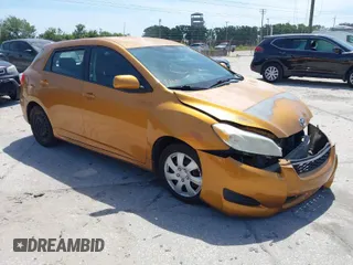 2009 Toyota Matrix S with VIN 2T1LE40E49C001740, listed as a IAAI auction lot 42088899 with 173,939 mi miles. Bid and sale history available at carsss.com. Image 1.