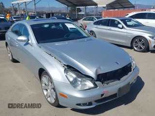 2008 Mercedes-Benz CLS 550 z VIN WDDDJ72X38A126477, wystawiony jako IAAI lot #42591135 z przebiegiem 62 300 mil mil oraz . Historia ofert i sprzedaży dostępna na DreamBid. Obrazek 1.