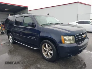 2007 Chevrolet Suburban LT with VIN 1GNFC16067R276582, listed as a IAAI auction lot 41494768 with 300,791 mi miles. Bid and sale history available at carsss.com. Image 1.