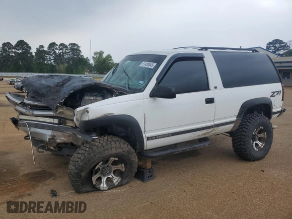 1998 Chevrolet Tahoe z VIN 3GNEK18R0WG147603, wystawiony jako Copart lot #51483845 z przebiegiem 187 582 mil mil oraz Szkoda całkowita • Salvage title. Historia ofert i sprzedaży dostępna na DreamBid. Obrazek 1.