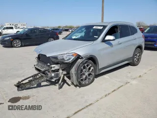 2020 BMW X1 xDrive28i z VIN WBXJG9C06L5P78541, wystawiony jako Copart lot #50067715 z przebiegiem 129 427 mil mil oraz Szkoda całkowita • Salvage title. Historia ofert i sprzedaży dostępna na DreamBid. Obrazek 1.