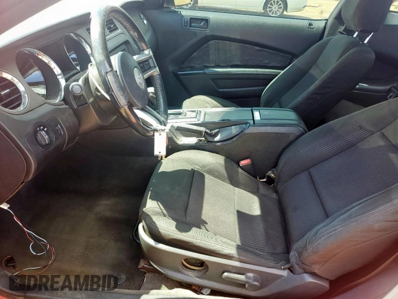2014 Ford Mustang V6 with VIN 1ZVBP8AM8E5284439, listed as a Copart auction lot 62054585 with 183,880 mi miles and Clean title. Bid and sale history available at DreamBid. Image 7.
