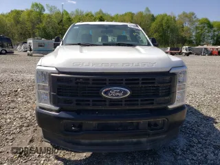 2024 Ford F-250 XL z VIN 1FTBF2BAXRED42774, wystawiony jako Copart lot #52189435 z przebiegiem Nie podano mil oraz Szkody całkowita. Historia ofert i sprzedaży dostępna na DreamBid. Obrazek 5.