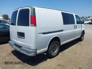 2002 Chevrolet City Express Cargo z VIN 1GCEG15W821225865, wystawiony jako IAAI lot #42343082 z przebiegiem 318 658 mil mil oraz . Historia ofert i sprzedaży dostępna na DreamBid. Obrazek 4.