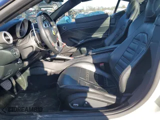 2016 Ferrari California T z VIN ZFF77XJA2G0213103, wystawiony jako Copart lot #43268564 z przebiegiem 12 200 mil mil oraz Szkody całkowita. Historia ofert i sprzedaży dostępna na DreamBid. Obrazek 7.