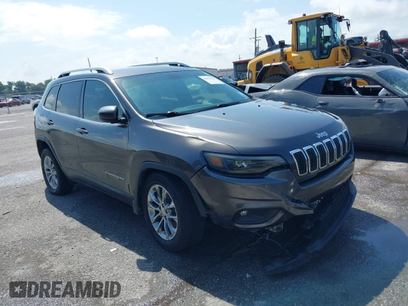 2019 Jeep Cherokee Latitude Plus z VIN 1C4PJLLB5KD184826, wystawiony jako IAAI lot #42321549 z przebiegiem 211 830 mil mil oraz . Historia ofert i sprzedaży dostępna na DreamBid. Obrazek 1.