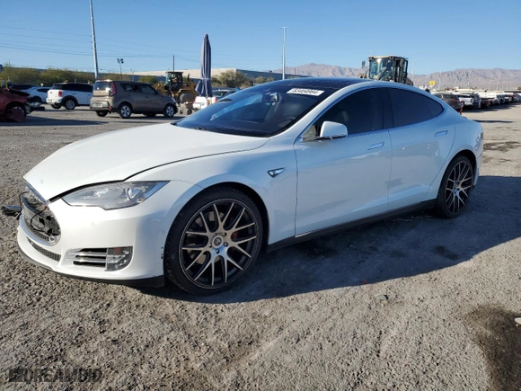 2014 Tesla Model S P85D with VIN 5YJSA1H28EFP68397, listed as a Copart auction lot 83464964 with 76,716 mi miles and Salvage Title. Bid and sale history available at carsss.com. Image 1.