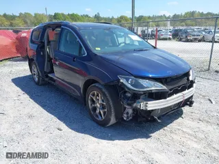 2017 Chrysler Pacifica Limited with VIN 2C4RC1GG5HR531414, listed as a IAAI auction lot 41951438 with 94,676 mi miles. Bid and sale history available at carsss.com. Image 1.