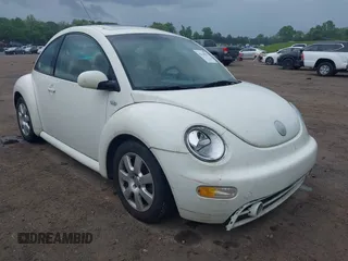 2003 Volkswagen New Beetle Coupe GLS with VIN 3VWCD21C23M427717, listed as a IAAI auction lot 42110553 with 123,396 mi miles. Bid and sale history available at carsss.com. Image 1.